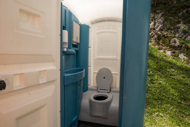 Best Portable restroom trailer rental  in Oakland Park, FL